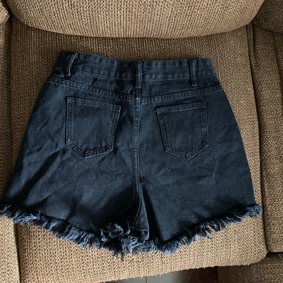 Black raw dentin jean shorts - Picture 5 of 6